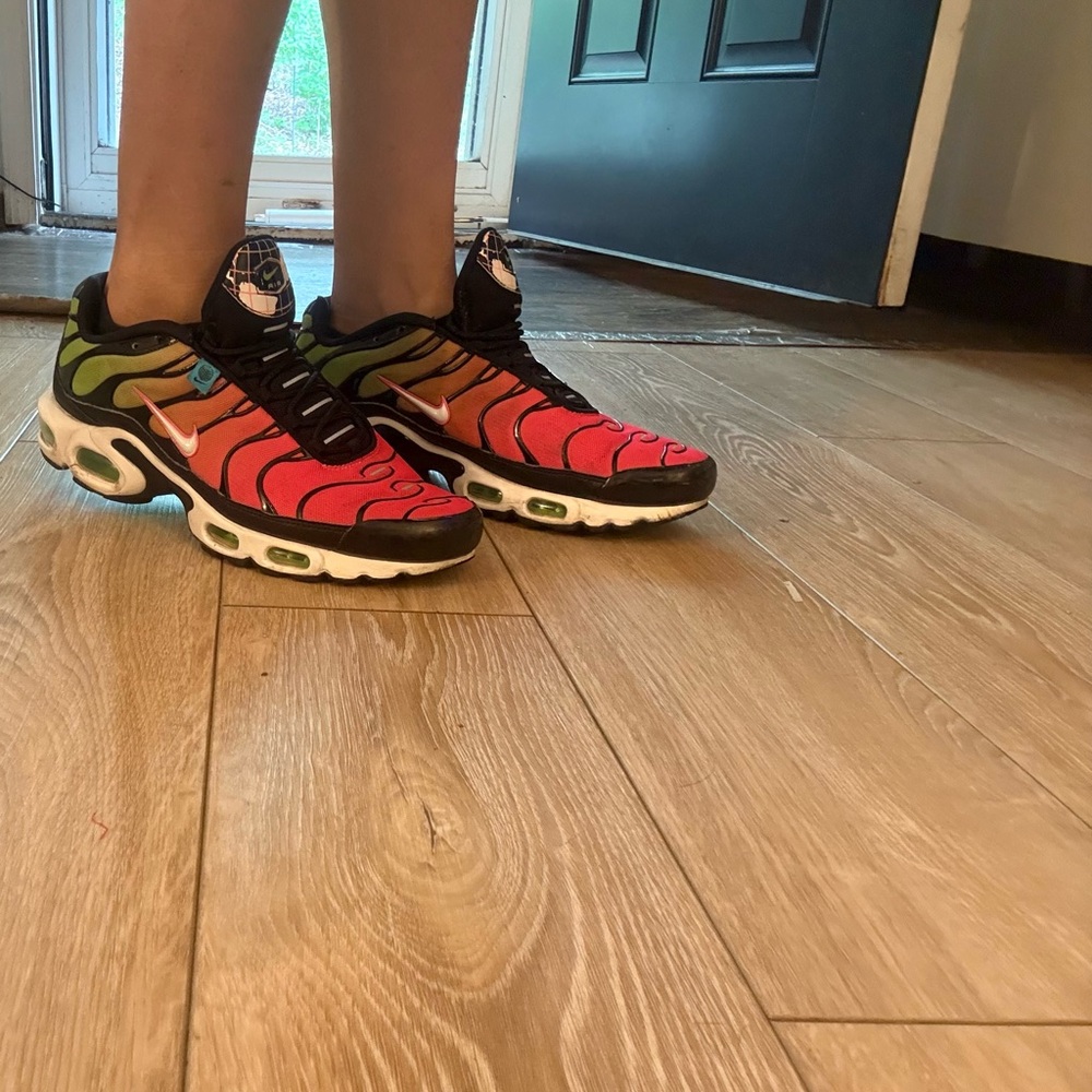 Nike Red and Green Sneakers with Iconic Design - Picture 15 of 16